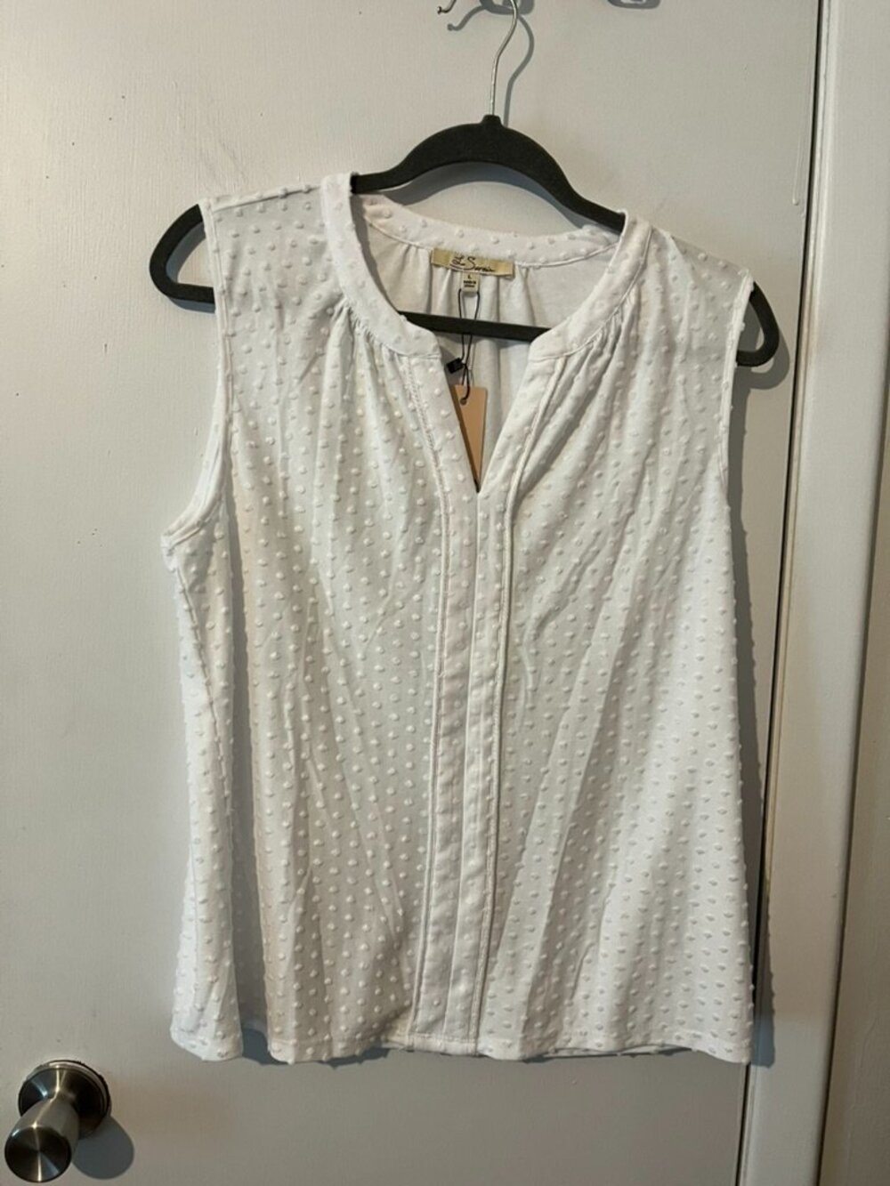 NWT LES SEREIN WHITE V-Neck SLEEVESS BLOUSE SZ L